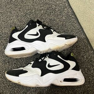 BLACK AND WHITE NIKE AIR MAX SNEAKERS